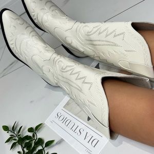 White cowboy boots. Vegan leather NOT REAL. Size 6.5 in US.